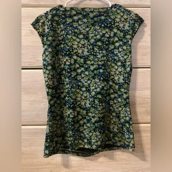 JH Collectibles; Scoop Top Flowers - Picture 2 of 4